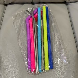 REUSABLE DRINKING STRAWS - Multiple Colors with brushes